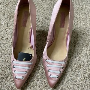 Pointed to satin pumps